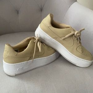 Nike air women’s sneakers 7.5